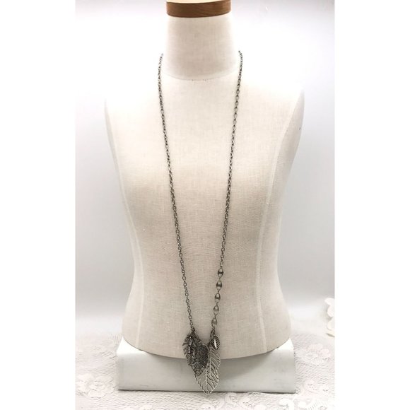 Necklace Silver tone with leaf charms 38" length - Picture 2 of 2